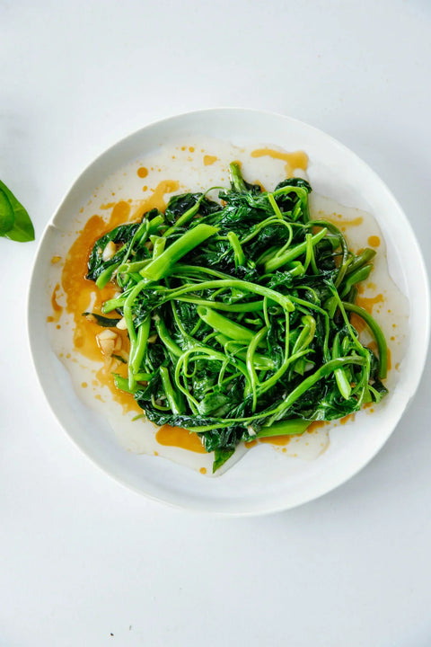 How to Buy It, Store It, and Cook the Perfect Garlic Stir-Fry